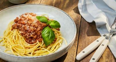 Plat de spaghettis à la sauce bolognaise