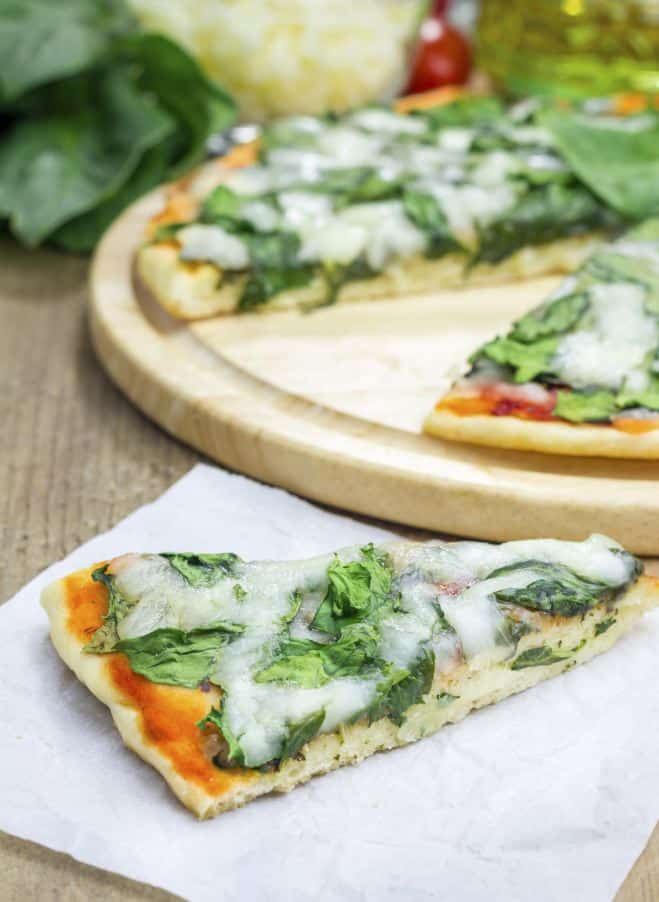 Recette - Pizza aux épinards et quatre fromages - Pizza | Galbani
